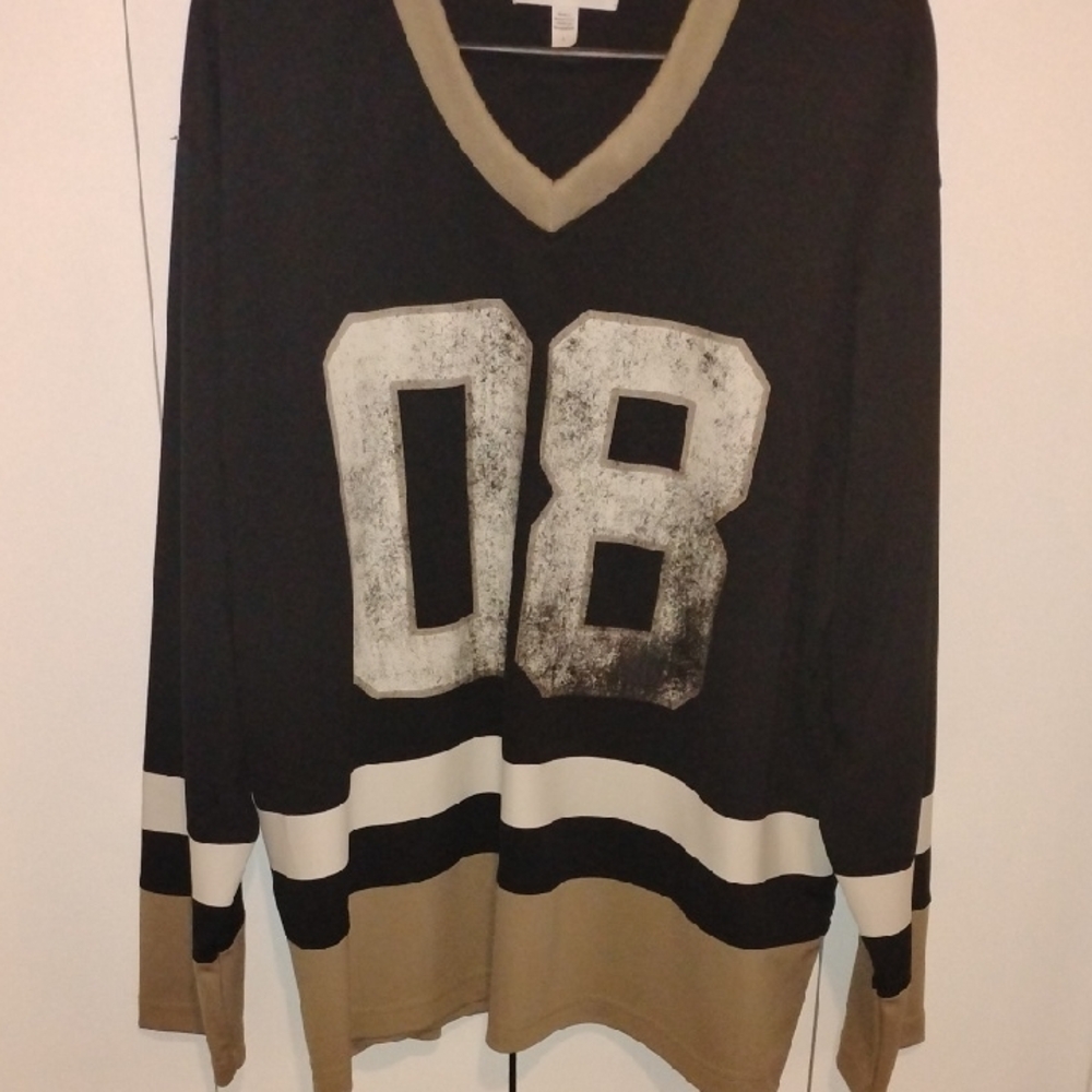 No Boundaries Men's V-Neck Sweater in Black, White & Tan